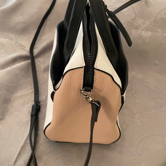 NWOT.Tahari handbag with shoulder strap option - Picture 3 of 11